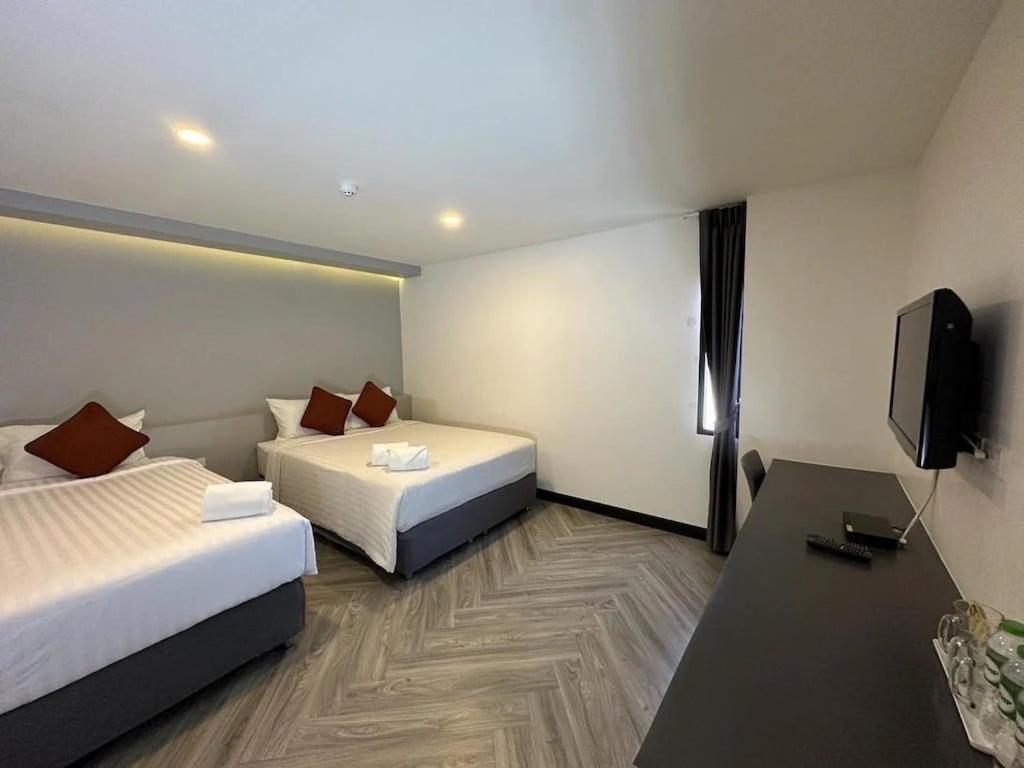 14 Sathorn Hotel No-Parking Banguecoque Exterior foto
