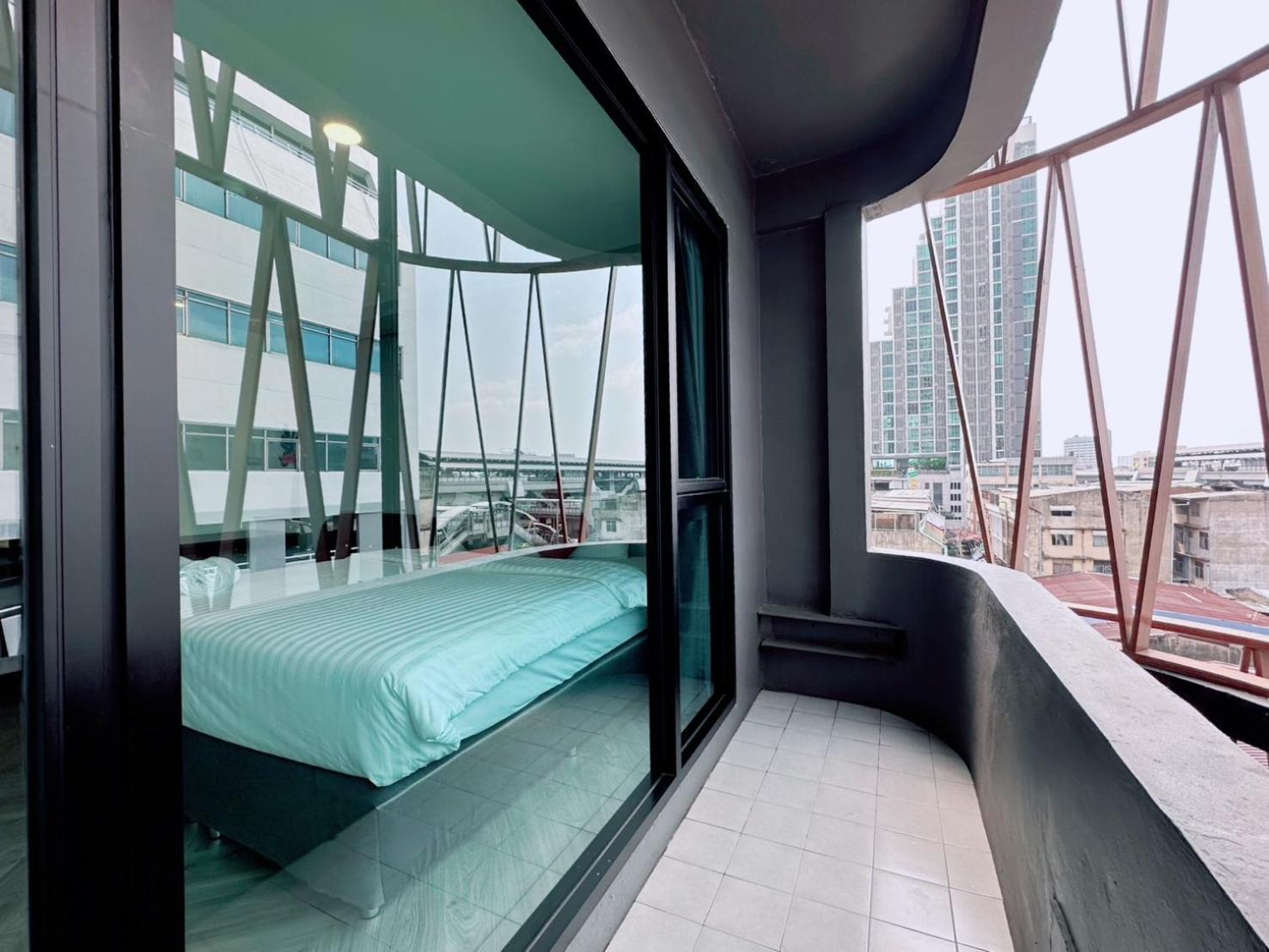 14 Sathorn Hotel No-Parking Banguecoque Exterior foto